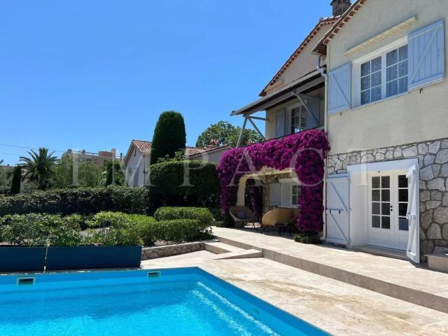 Maison location à Centre Ville, Antibes
