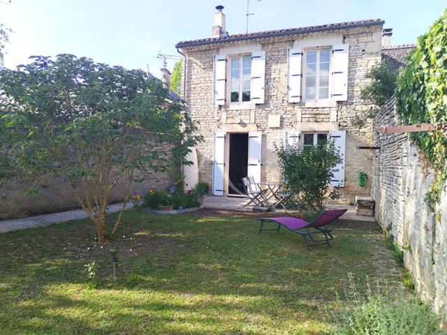 Maison vente à Saint-Jean-d'Angély, Asnières-la-giraud