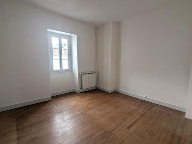 Maison location à Oloron-Sainte-Marie, Charritte-de-bas