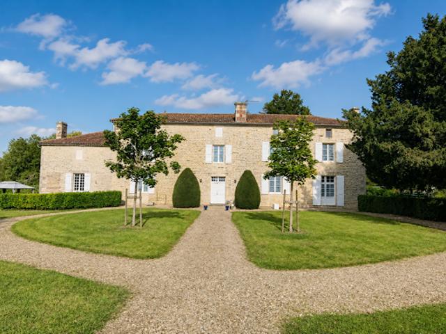 Maison vente à Confolens, Saint-groux