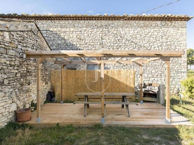 Maison vente à Apt, Murs