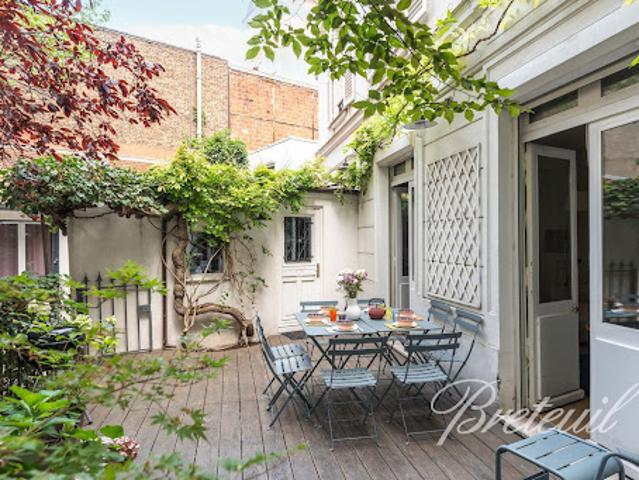 Maison vente à Paris, France