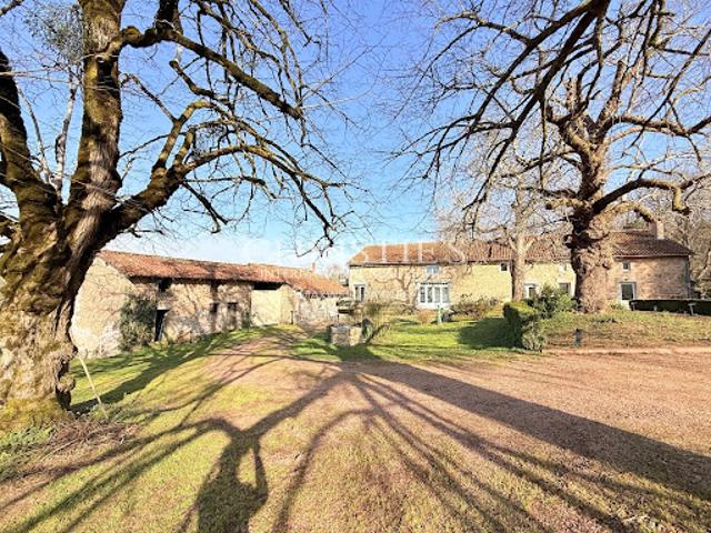 Maison vente à Nontron, Piégut-pluviers