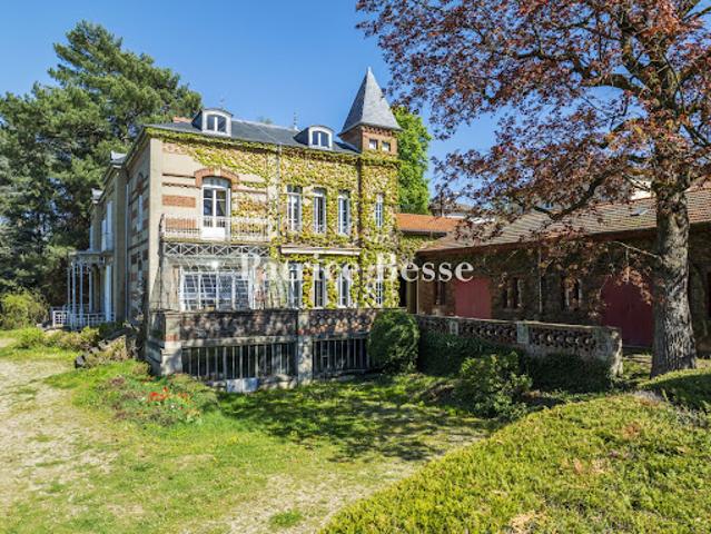 Maison vente à Saint-Étienne, L'etrat
