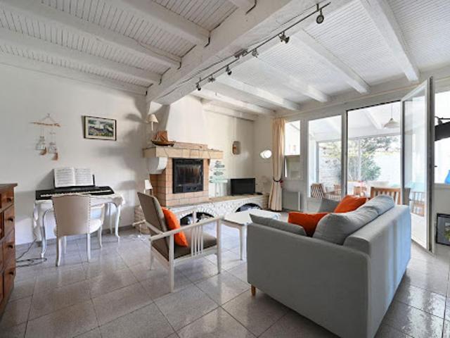 Maison vente à La Rochelle, Loix