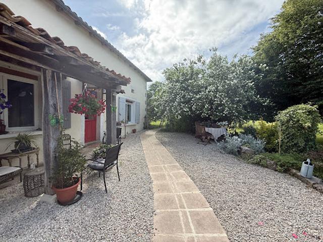 Maison vente à Angoulême, Combiers