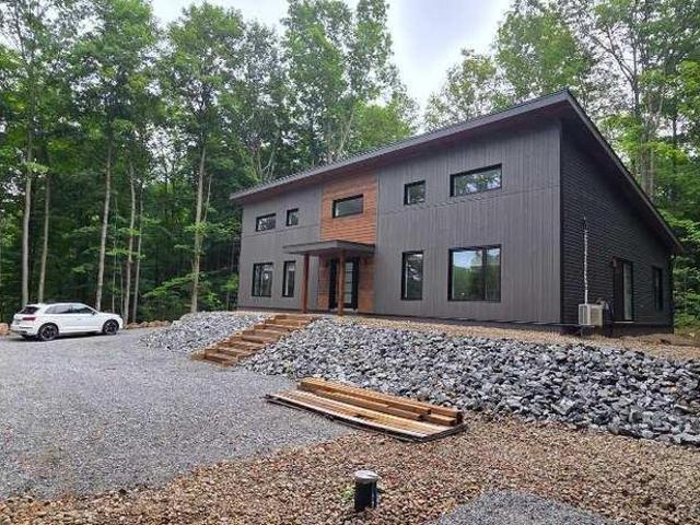 Apartment for rent in Les Collines-de-l'outaouais, Quebec