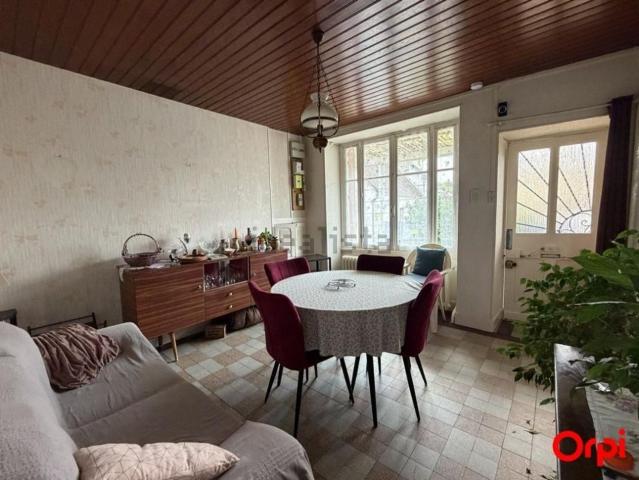 Maison vente à Le Bourg, Bruère-Allichamps