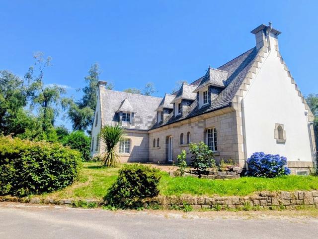 Maison vente à Saint-Gildas, Cast