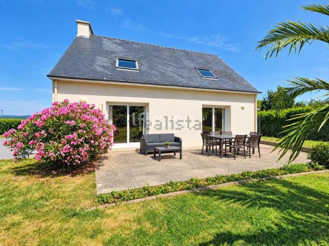 Maison vente à Poulusson, Cast