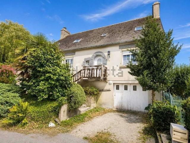 Maison vente à Poulusson, Cast
