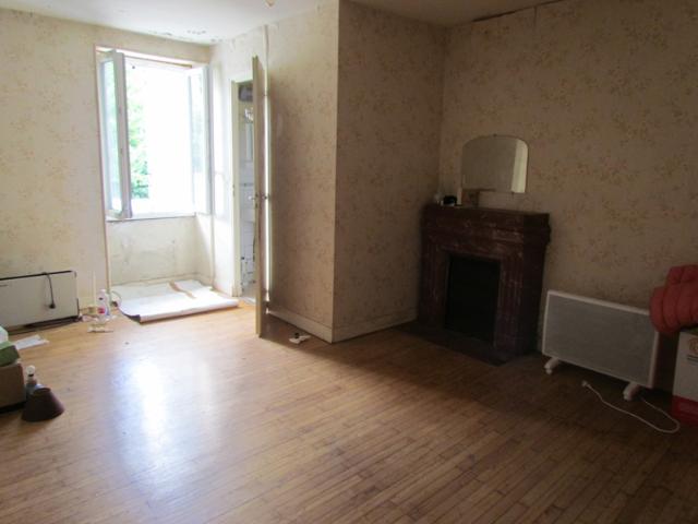Maison vente à Confolens, Courcôme