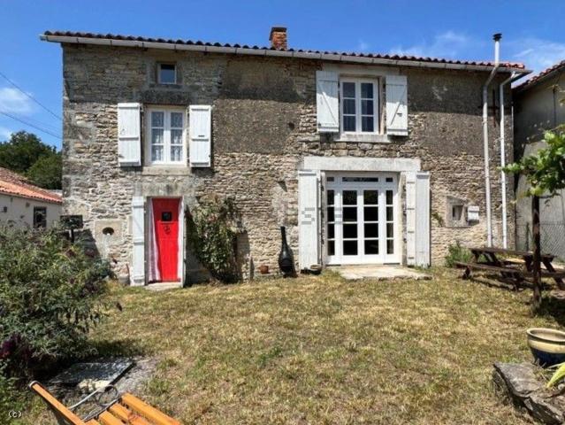 Maison vente à Champagne-Mouton, Charente