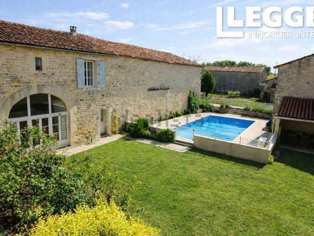 Maison vente à Charmé, Charente