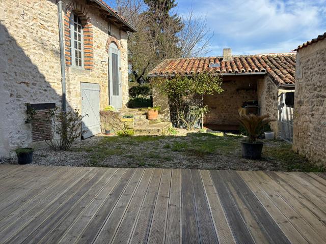 Maison vente à Montmorillon, Charroux