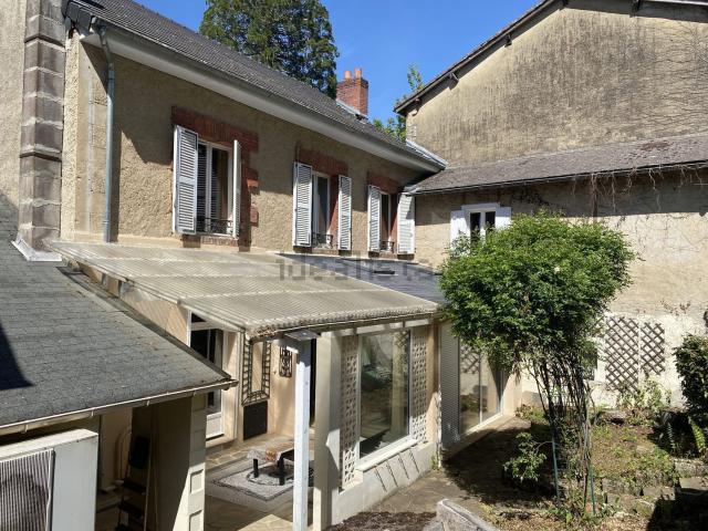 Maison vente à Châteauneuf-la-Forêt, Haute-Vienne