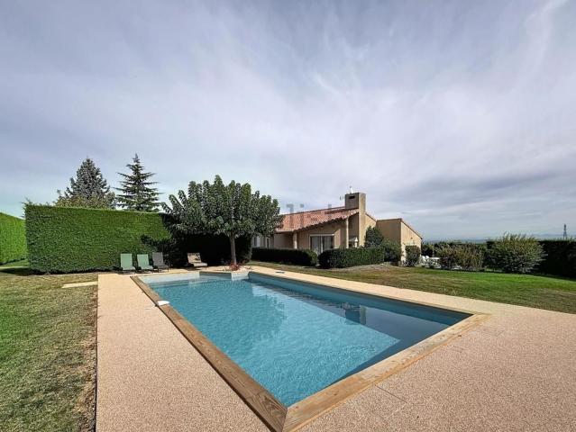 Maison location à Le Village, Cheminas