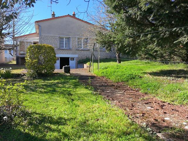 Maison vente à Montmorillon, Civray