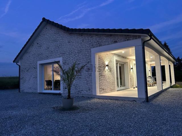 Maison vente à Charroué, Cliron