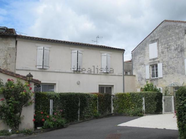 Maison location à Faubourg d'Angoulême, Cognac