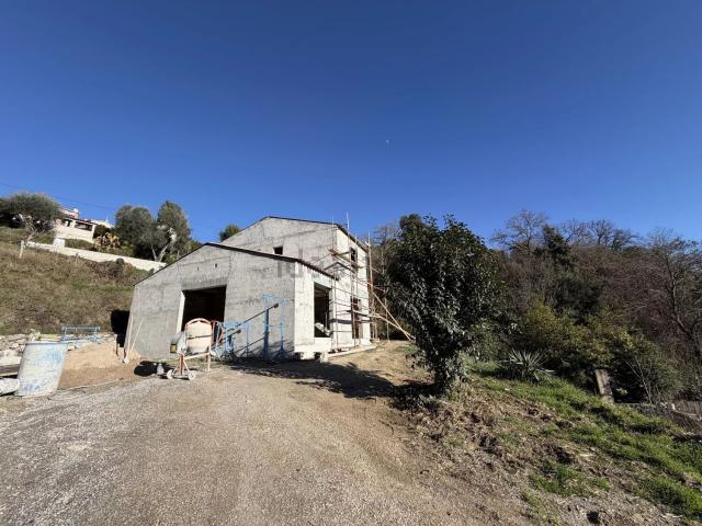 Maison vente à Sclos, Contes