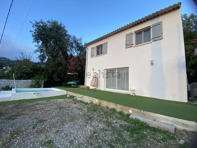 Maison vente à Sclos, Contes