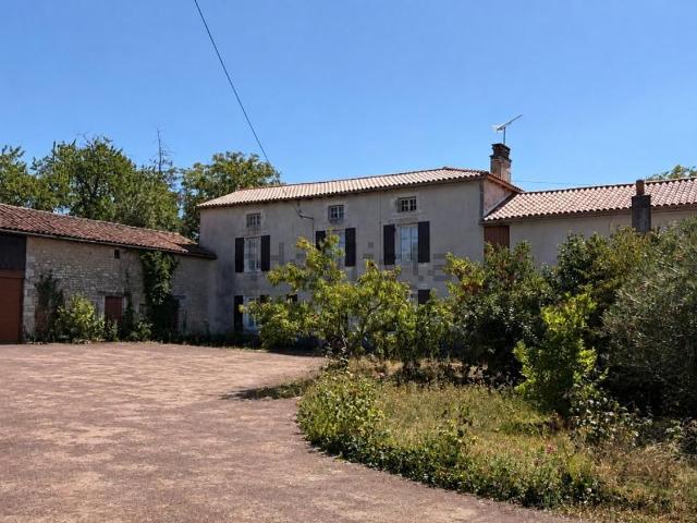 Maison vente à Courcôme