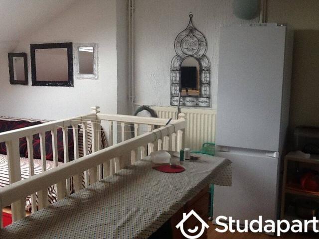Studio location à Quartier Centre Ville, Reims