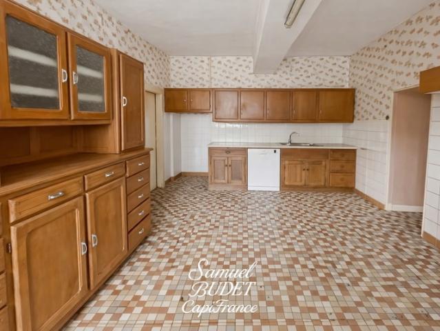Maison vente à Alençon, Essay