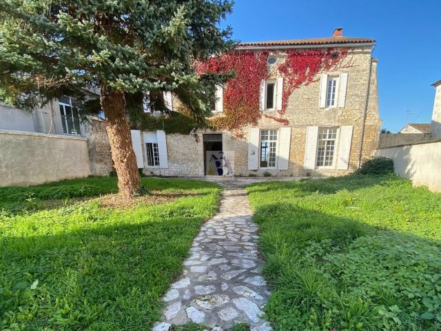 Maison vente à Angoulême, Aignes-et-puypéroux