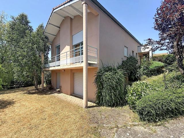 Maison vente à Saint-Étienne, L'etrat