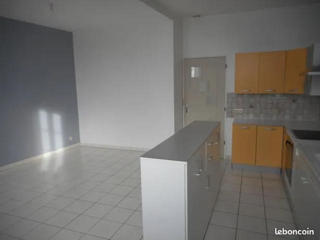 Maison location à Le Petit Gandais, Oyré