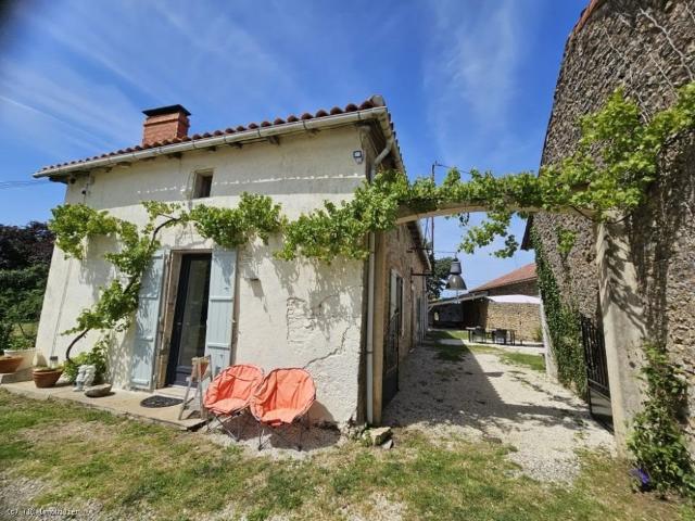 Maison vente à Confolens, Saint-claud