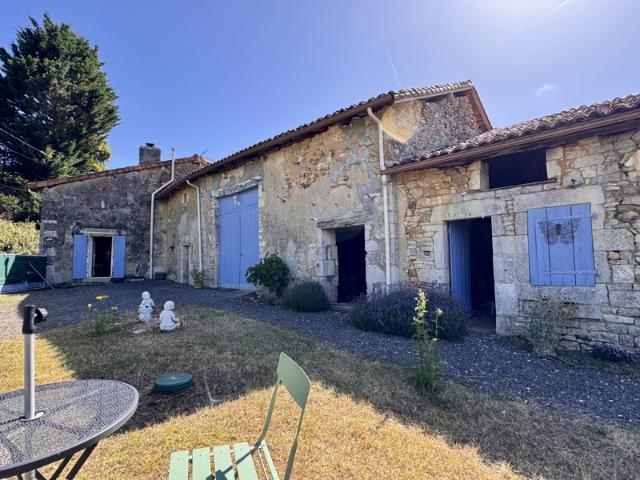 Maison vente à Confolens, Les Pins