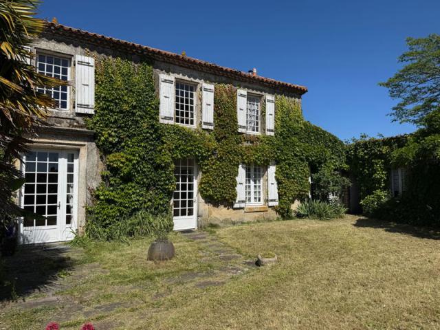 Maison vente à Fontenay-le-Comte, Saint-cyr-des-gâts