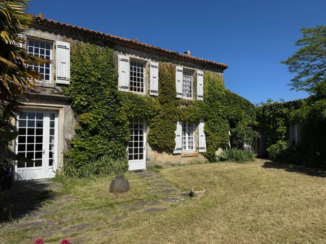 Maison vente à Fontenay-le-Comte, Cezais