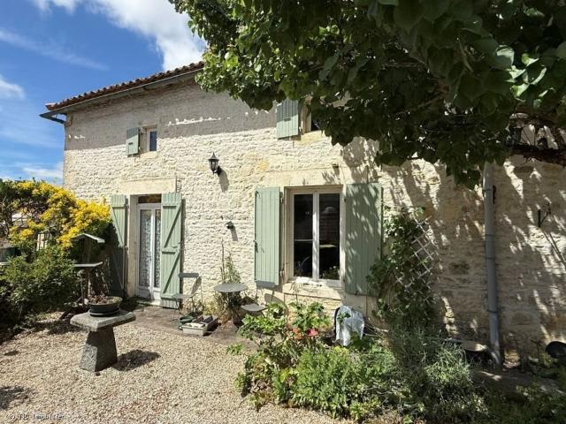 Maison vente à Confolens, Saint-gourson