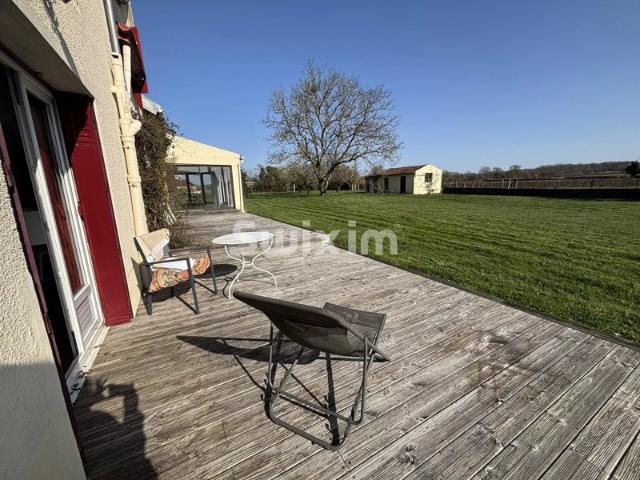 Maison vente à Avallon, Menades