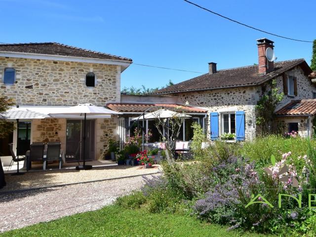 Maison vente à Nontron, Bussière-badil
