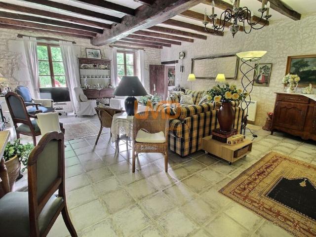 Maison vente à Saint-Jean-d'Angély, Saint-pierre-de-juillers