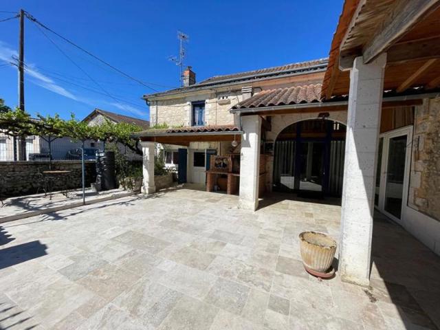 Maison vente à Nontron, Léguillac-de-cercles