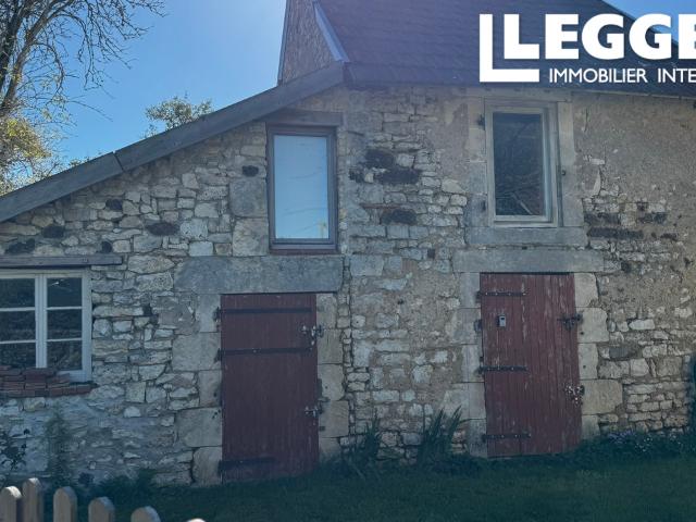 Maison vente à Issoudun, Pruniers