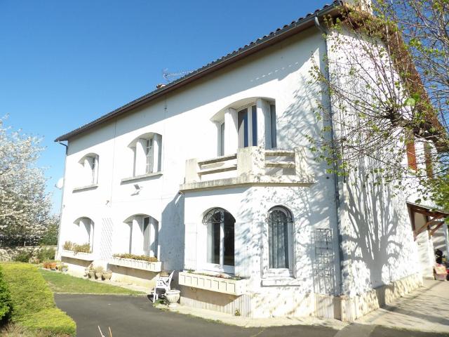 Maison vente à Saint-Jean-d'Angély, Saint-savinien