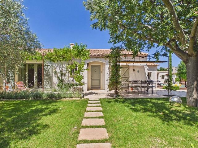 Maison location à Arles, Saint-etienne-du-grès