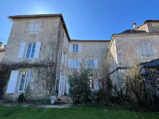 Maison vente à Confolens, Ruffec