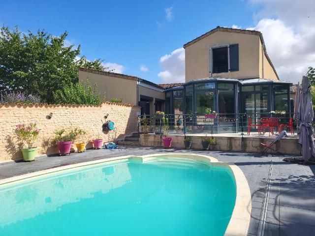 Maison vente à Saint-Jean-d'Angély, Saint-jean-d'angély