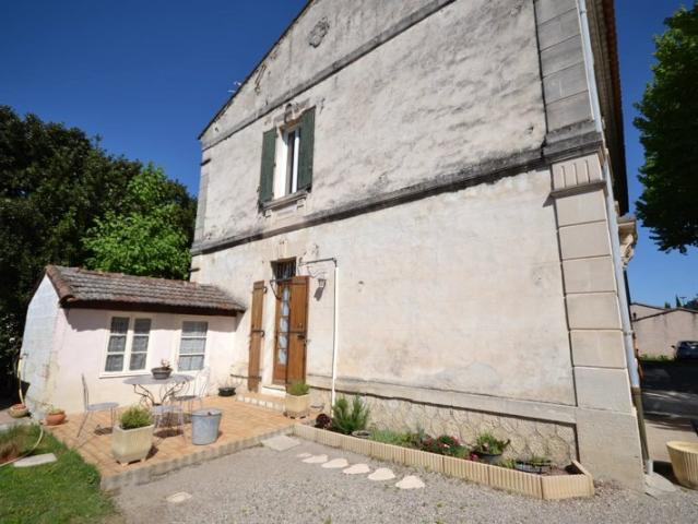 Maison vente à Arles, Cabannes