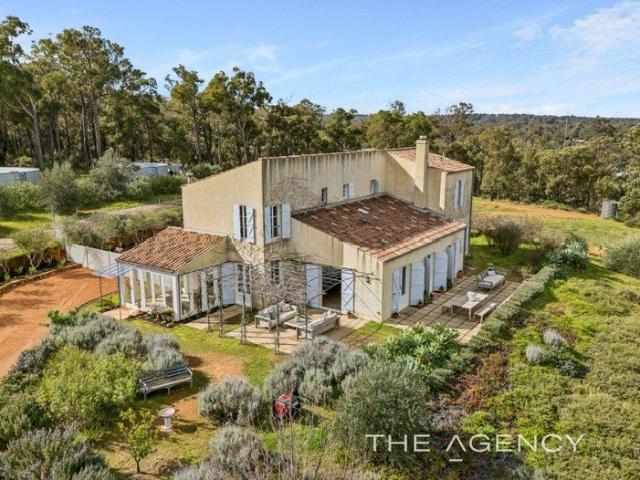 Cottage for sale in Roleystone, Western Australia