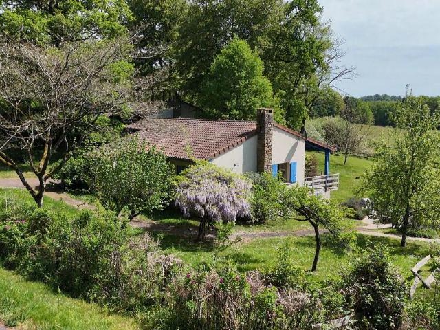 Maison vente à Nontron, Champs-romain