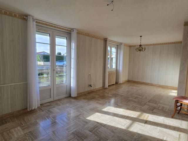 Maison vente à Montmorillon, Charroux